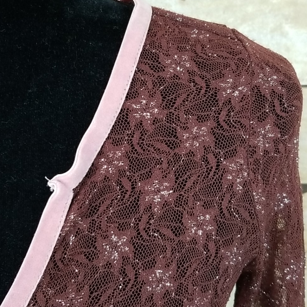 Elegant Lace V-Neck Top - Brown and Pink - Picture 4 of 7